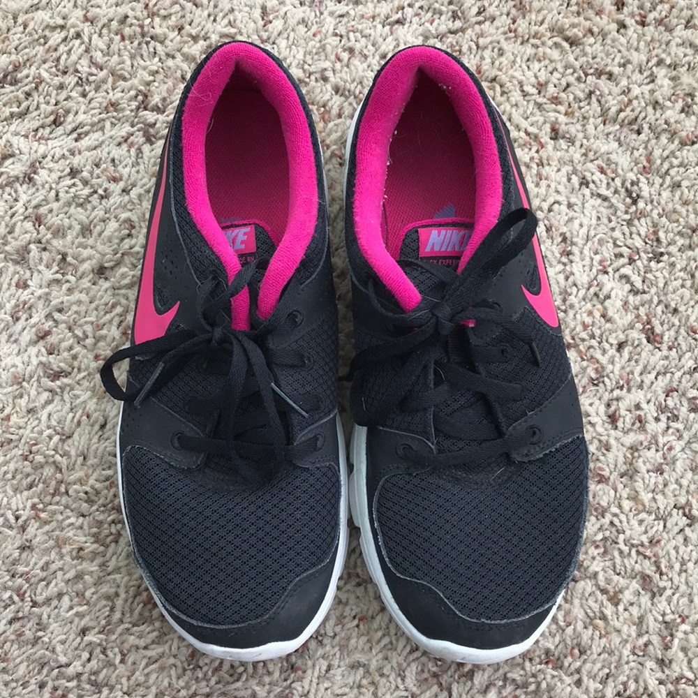 Nike Tennis Shoes